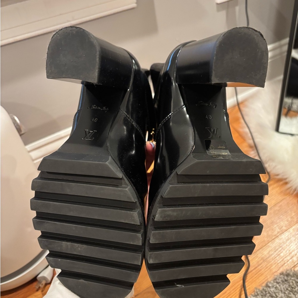 Louie Vuitton boots SIZE 9 WORN ONCE - Picture 5 of 6